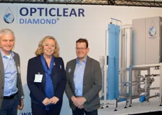 Freddy Dekkers, Rolanda van den Berk en Marcel Manders (WaterIQ) op de foto met de Opticlear Diamond.